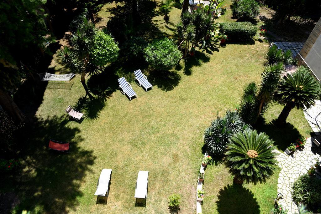 Aedes B&B Il Giardino Dei Sogni Лече Екстериор снимка